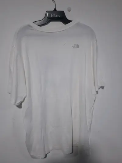 Polera blanca The North Face con diseño frontal - miniatura 3