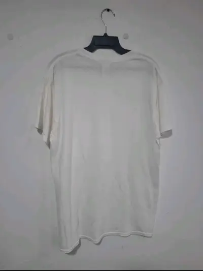 Polera blanca Thrasher con diseño de skater - miniatura 3