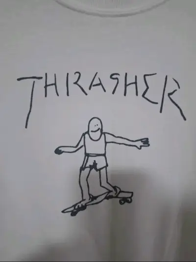 Polera blanca Thrasher con diseño de skater - miniatura 4