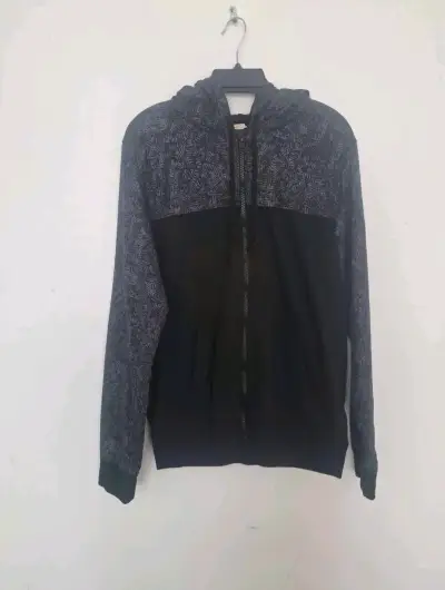Polerón con capucha Hollister negro y gris - miniatura 1