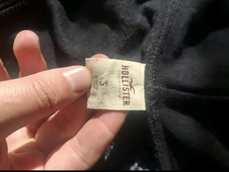 Polerón con capucha Hollister negro y gris - 3