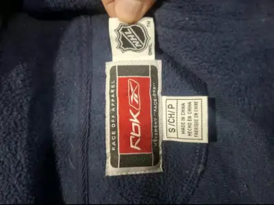 Polerón NHL Reebok azul con logo bordado - miniatura 3