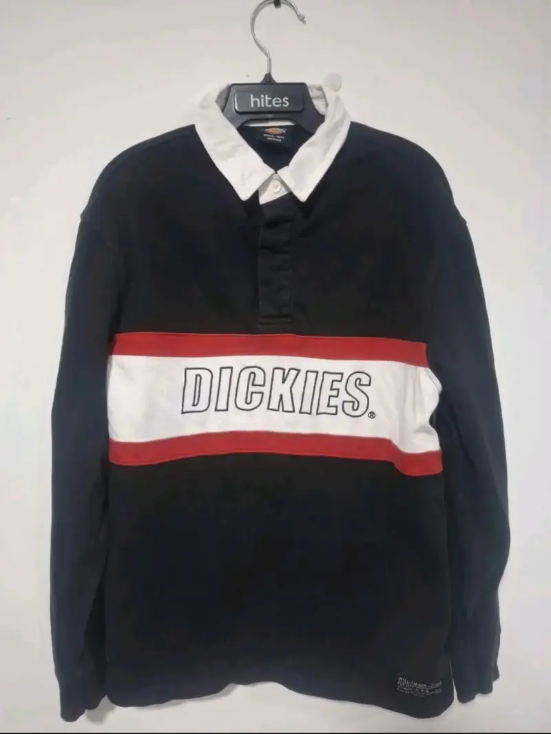 Polera de manga larga Dickies negra con cuello blanco