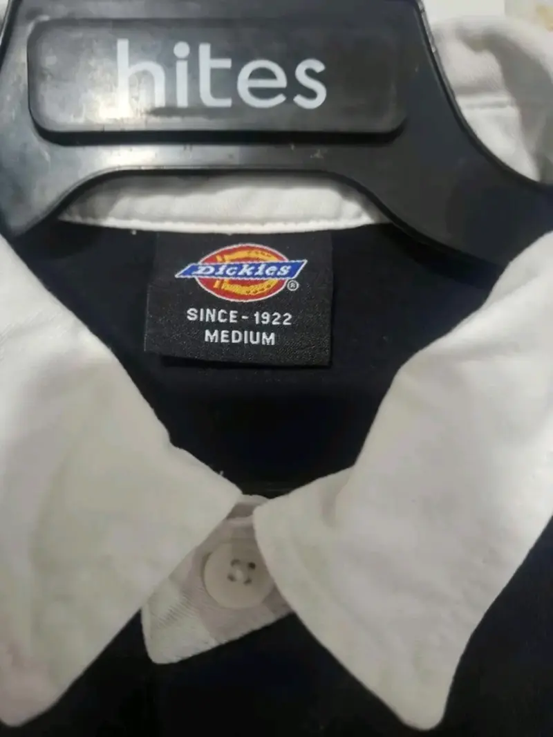 Polera de manga larga Dickies negra con cuello blanco - 3