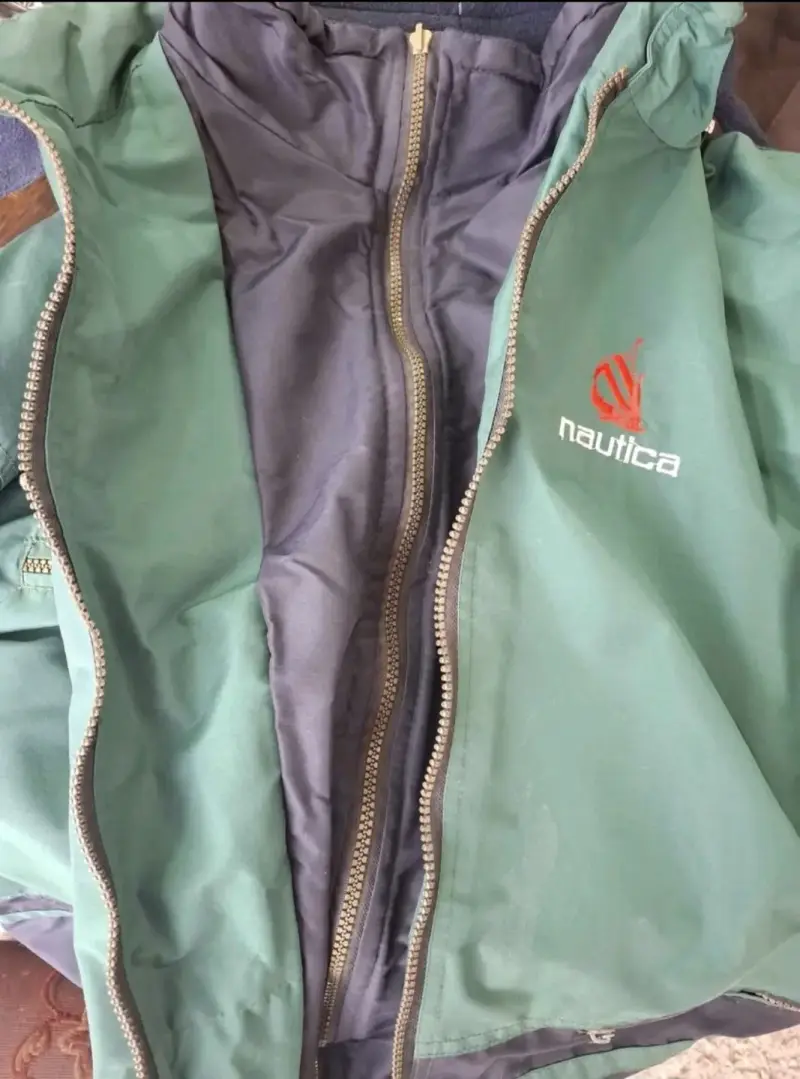 Chaqueta impermeable verde Nautica con capucha - 3