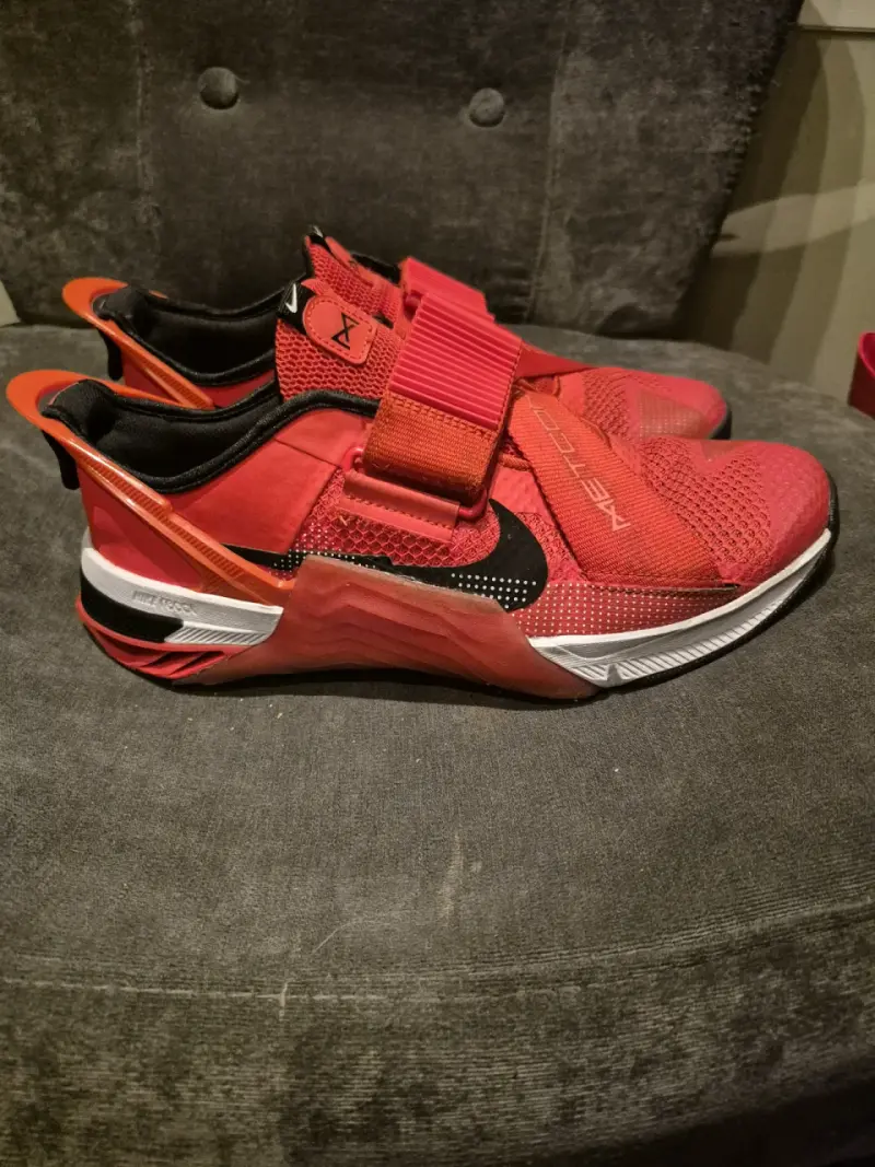 Zapatillas deportivas rojas Nike Metcon - 2