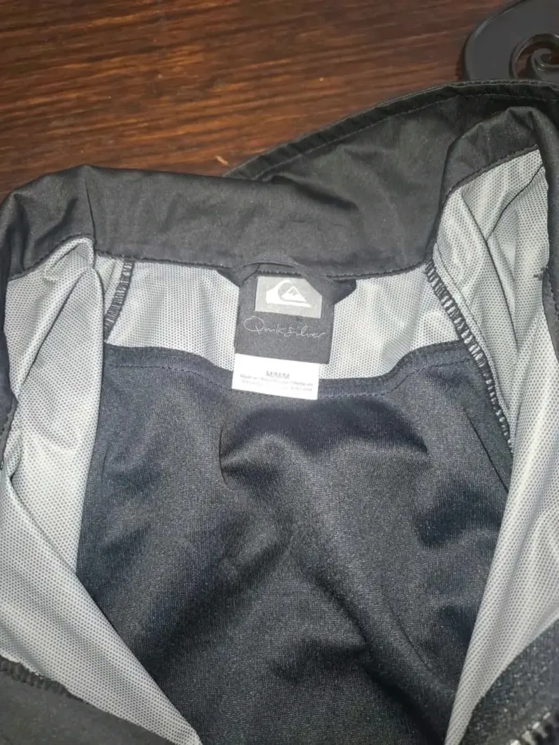 Chaqueta negra Quiksilver con detalles reflectantes - 3