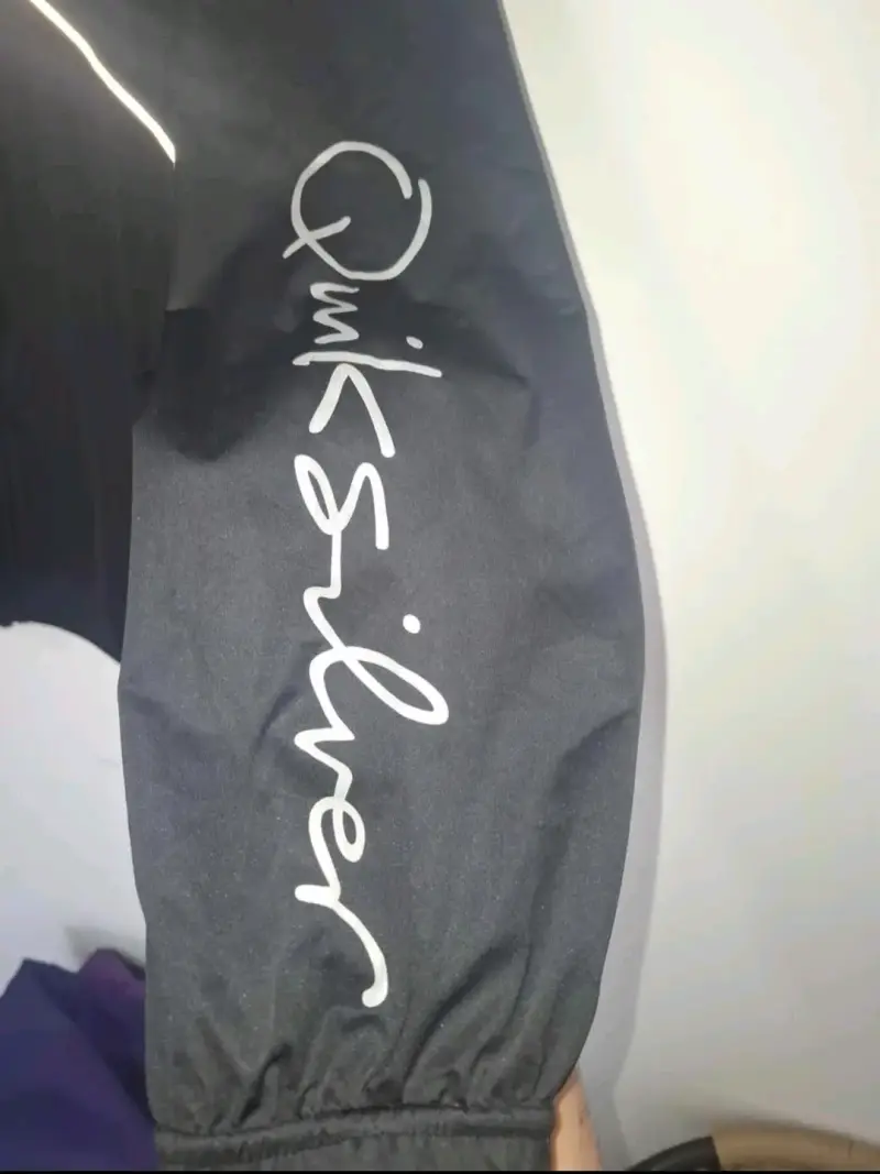 Chaqueta negra Quiksilver con detalles reflectantes - 4