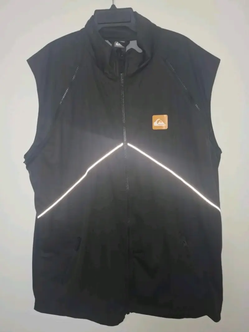 Chaqueta negra Quiksilver con detalles reflectantes - 5