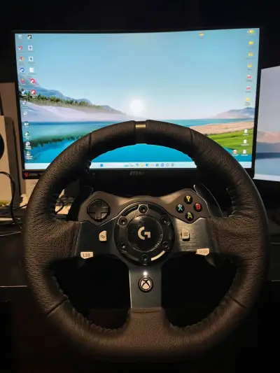 Volante y pedales Logitech para Xbox y PC - miniatura 1