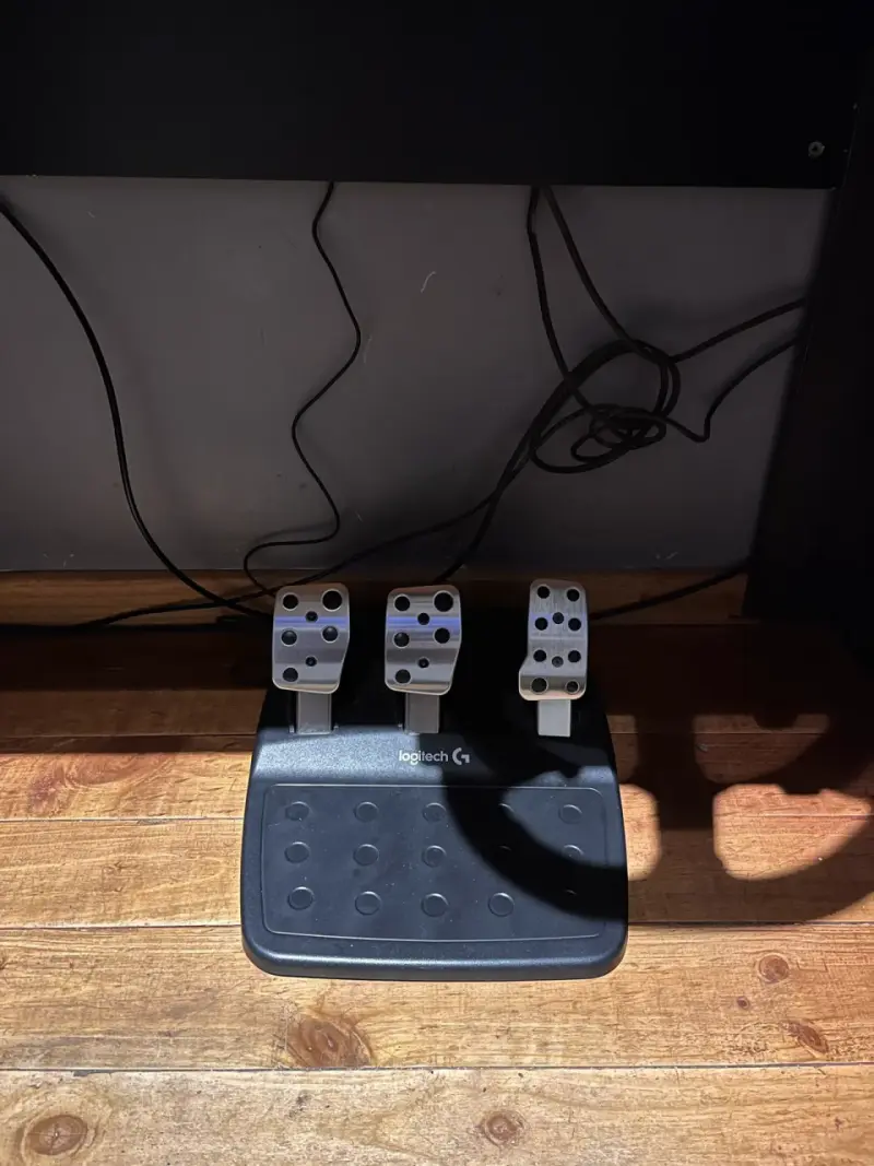 Volante y pedales Logitech para Xbox y PC - 2