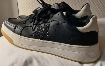 Zapatillas negras de cuero Americanino con estrella - miniatura 2