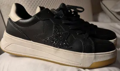 Zapatillas negras de cuero Americanino con estrella - miniatura 3