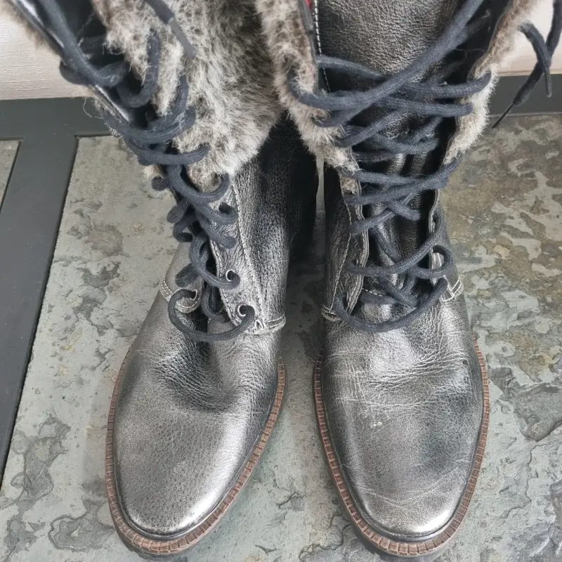 Botas de cuero con forro de piel sintética Dollhouse - 2
