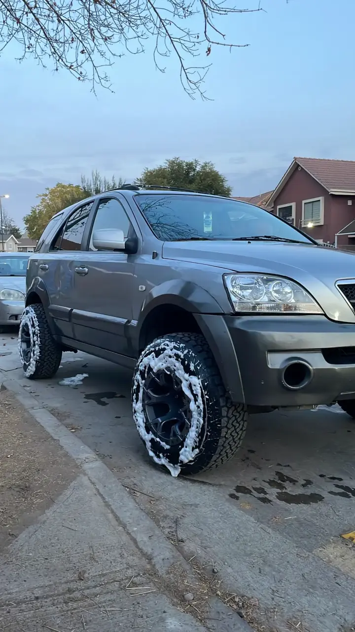 Kia sorento con llantas grandes