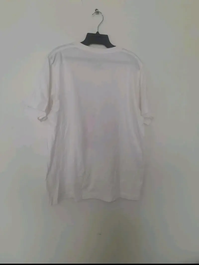Polera Uniqlo Kaws Sesame Street Blanca - 2