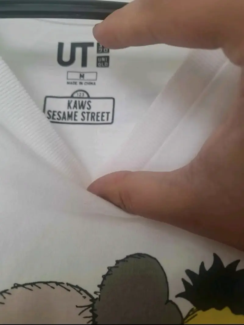 Polera Uniqlo Kaws Sesame Street Blanca - 3