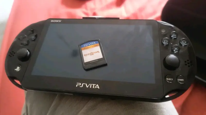 Consola portátil Sony PS Vita con juegos - 4