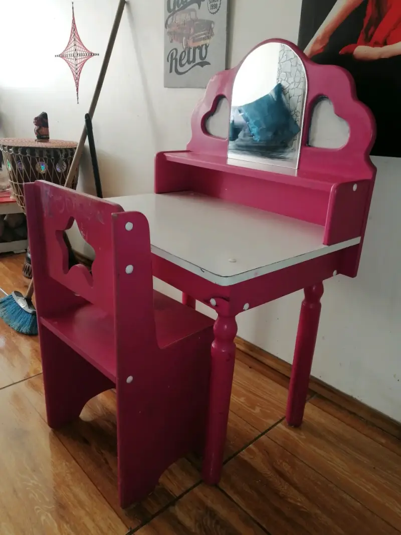 Tocador Infantil Rosa con Espejo y Silla - 1