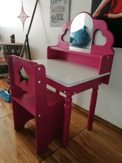 Tocador Infantil Rosa con Espejo y Silla - miniatura 1