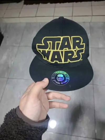 Gorra Star Wars negra con logo amarillo - miniatura 1