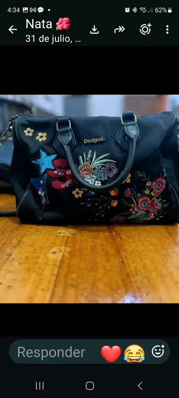 Bolso Desigual negro con bordados florales
