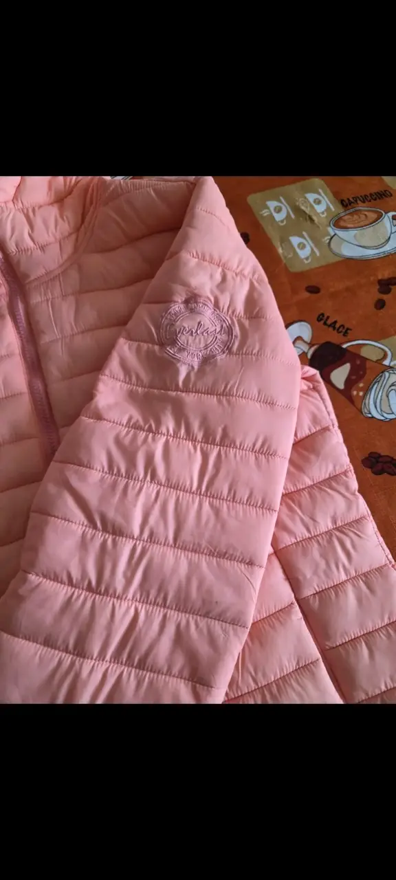 Chaqueta acolchada rosa con capucha para mujer - 2