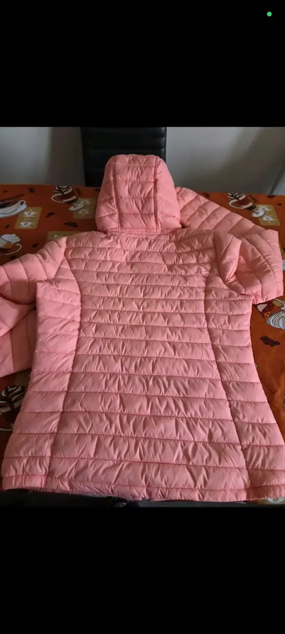 Chaqueta acolchada rosa con capucha para mujer - 3