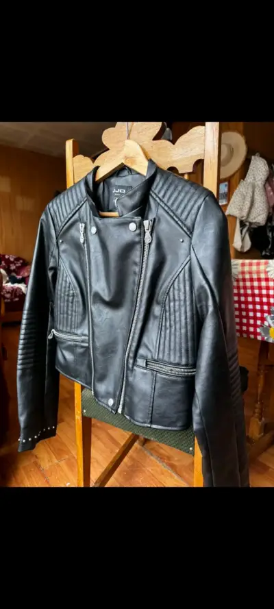 Chaqueta de cuero negra JJO con detalles acolchados - miniatura 1