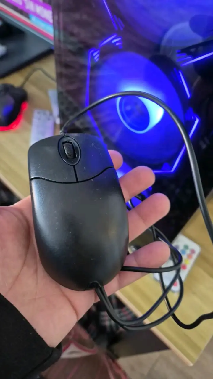 Mouse alámbrico negro para PC