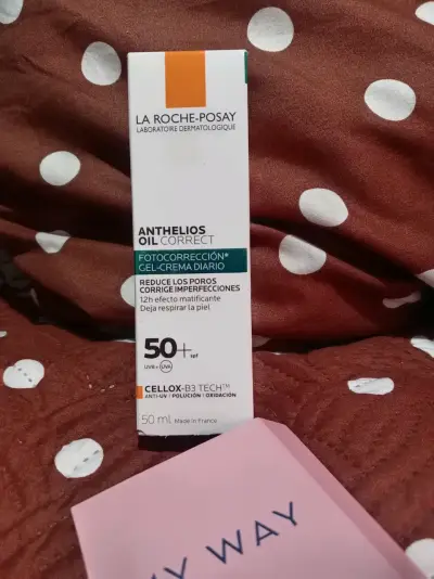 Protector solar La Roche-Posay Anthelios Oil Correct SPF 50+ - miniatura 1