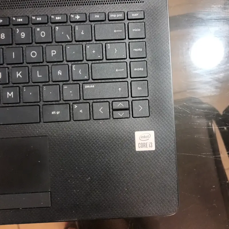 Notebook HP con procesador Intel Core i3 - 1