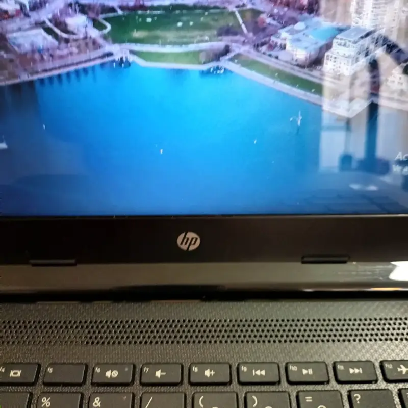 Notebook HP con procesador Intel Core i3 - 3