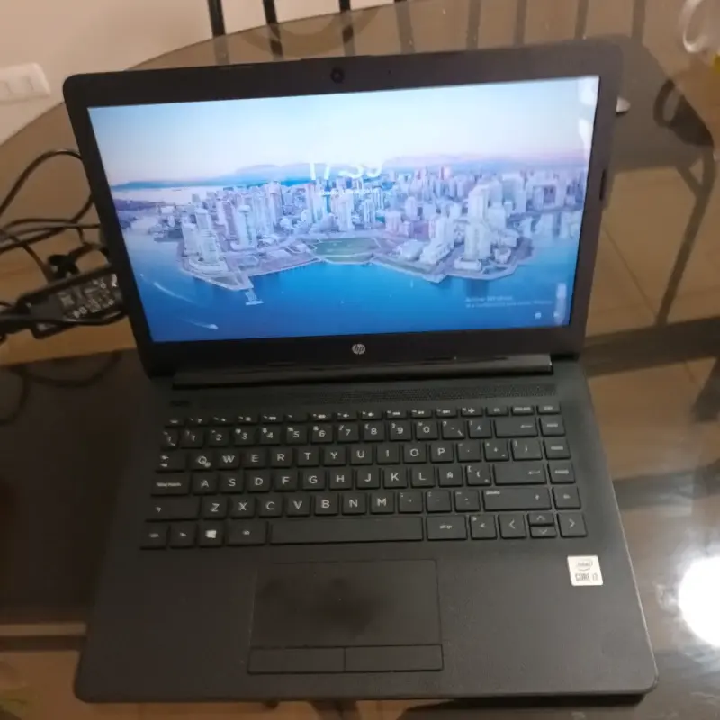 Notebook HP con procesador Intel Core i3 - 4