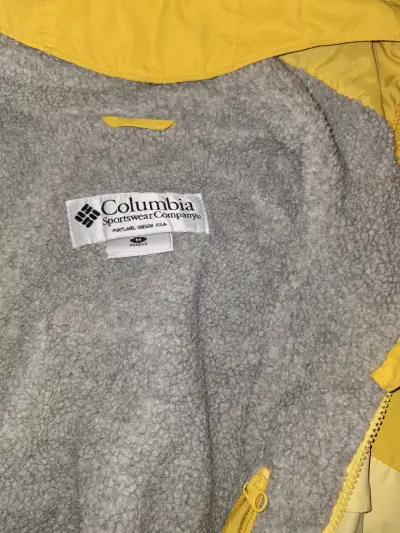 Chaqueta Columbia amarilla con capucha - miniatura 2