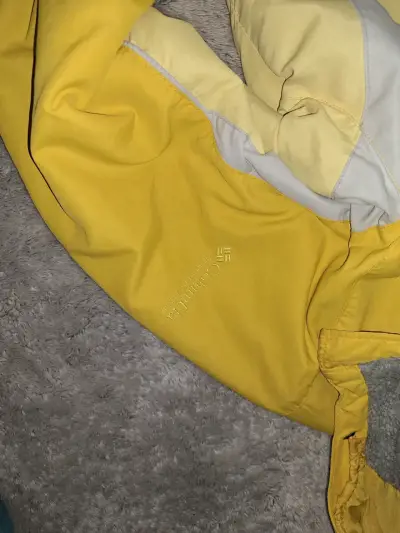 Chaqueta Columbia amarilla con capucha - miniatura 3