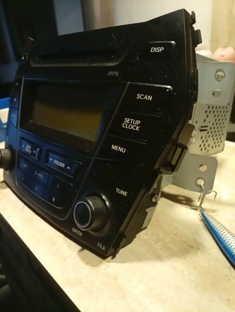 Radio de Auto con Reproductor MP3 y AM/FM - 2