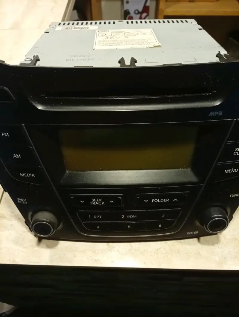 Radio de Auto con Reproductor MP3 y AM/FM - 4