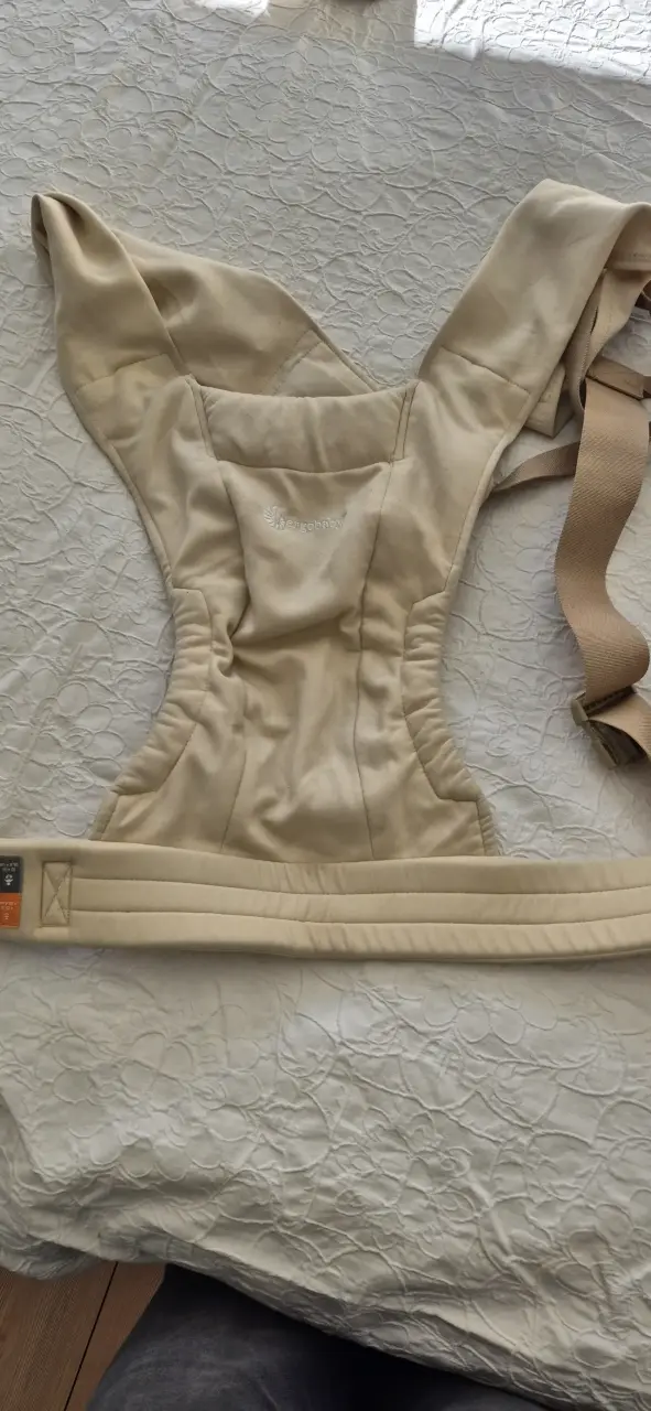 Portabebés Ergobaby Embrace color crema - 1