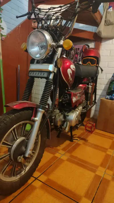 Moto Maiffer 49cc Roja con Casco - miniatura 1