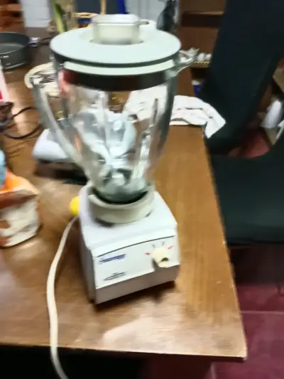 Licuadora Osterizer clásica con vaso de vidrio - miniatura 3
