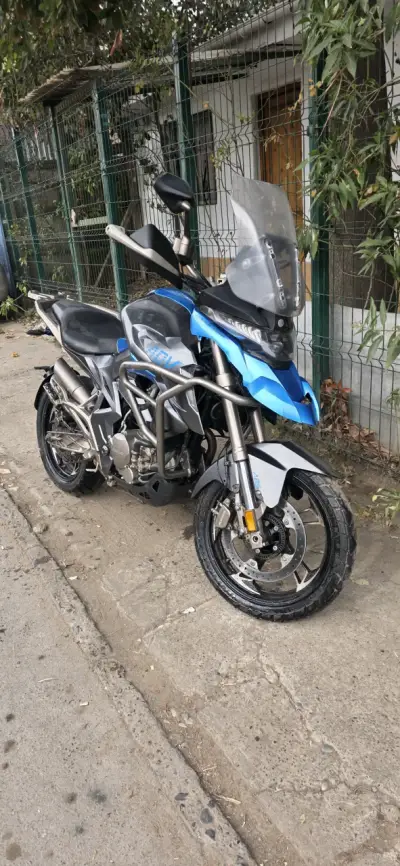 Remato Moto zontes 310 azul en buen estado - miniatura 1
