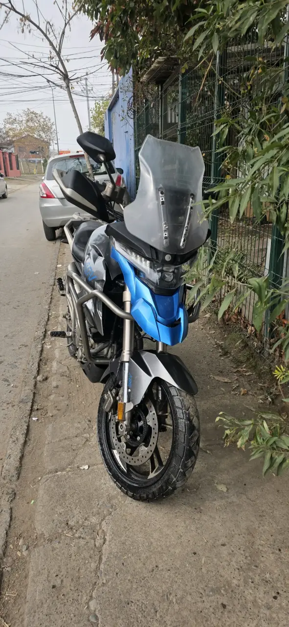 Remato Moto zontes 310 azul en buen estado - 2