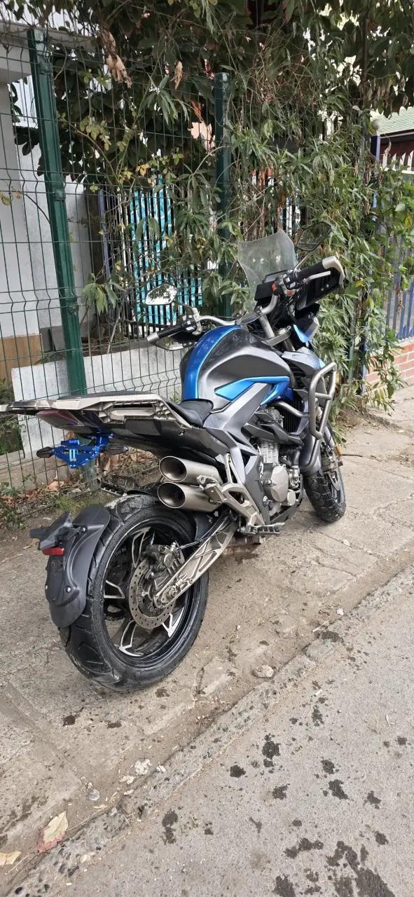 Remato Moto zontes 310 azul en buen estado - 3