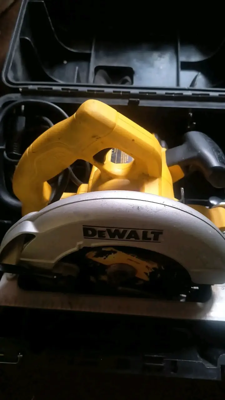 Sierra Circular DeWalt 7 1/4 pulgadas con estuche - 2