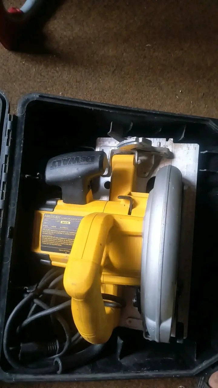 Sierra Circular DeWalt 7 1/4 pulgadas con estuche - 4