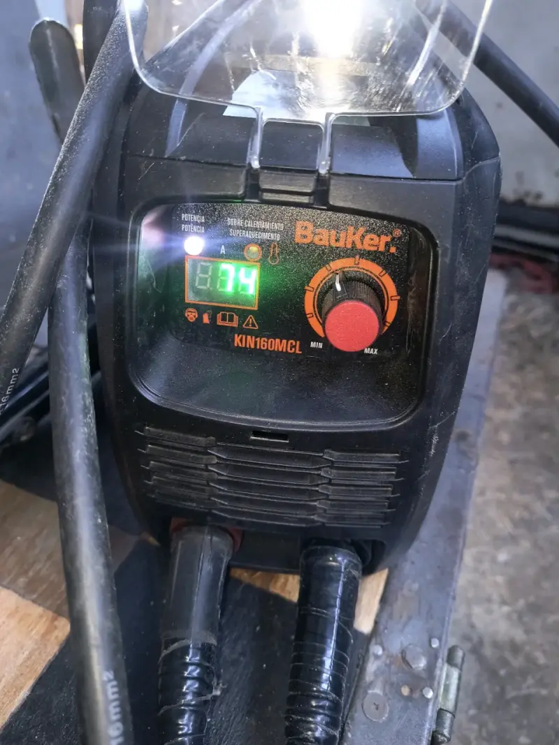 Soldadora Inverter Bauker KIN160MCL Portátil