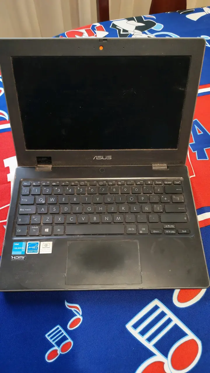 Notebook ASUS Intel Celeron con cargador - 1