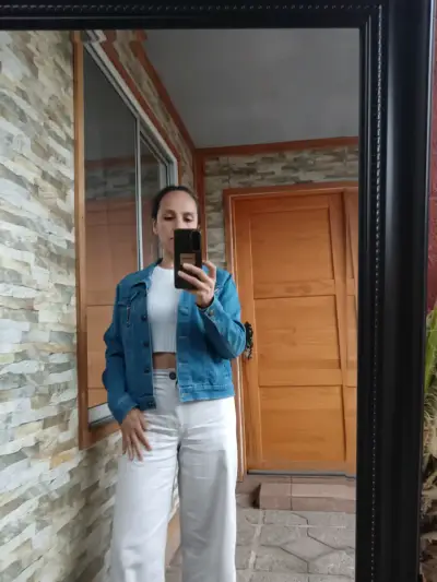 Chaqueta de mezclilla azul para mujer - miniatura 1