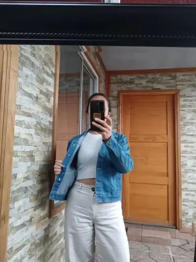Chaqueta de mezclilla azul para mujer - miniatura 3